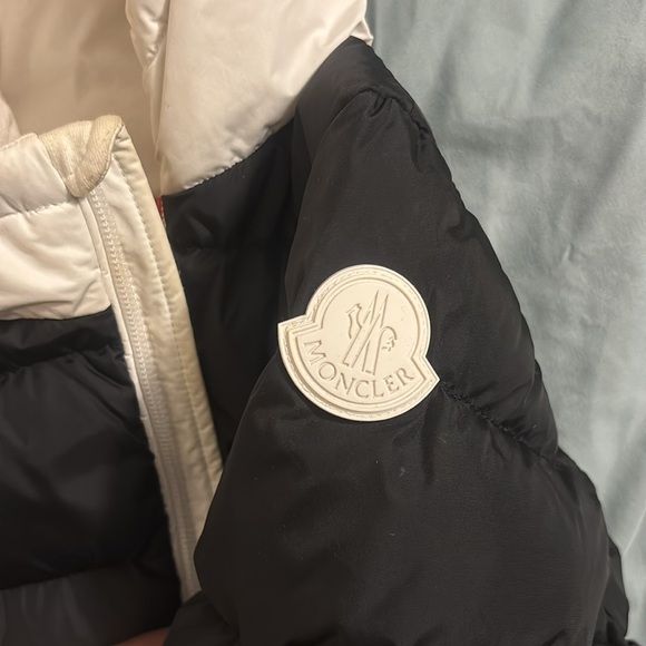 Baby boy moncler coat size 18-24 months worn a few times, zipper missing - Picture 6 of 6